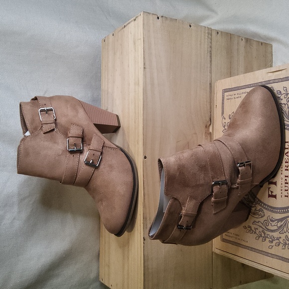 Forever shoe booties tan faux suede sz 10 - Picture 1 of 3